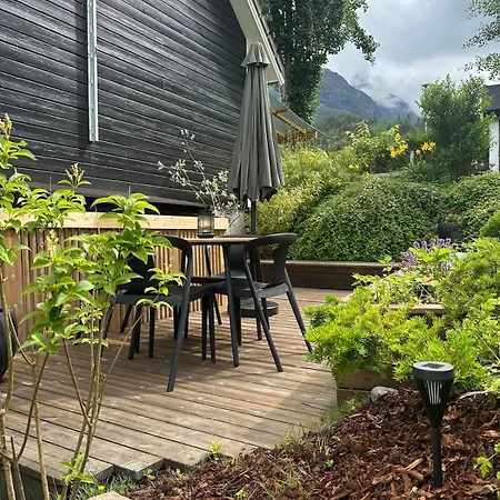 Апартаменты Centrally Located In Loen With Private Terrace Стрюн